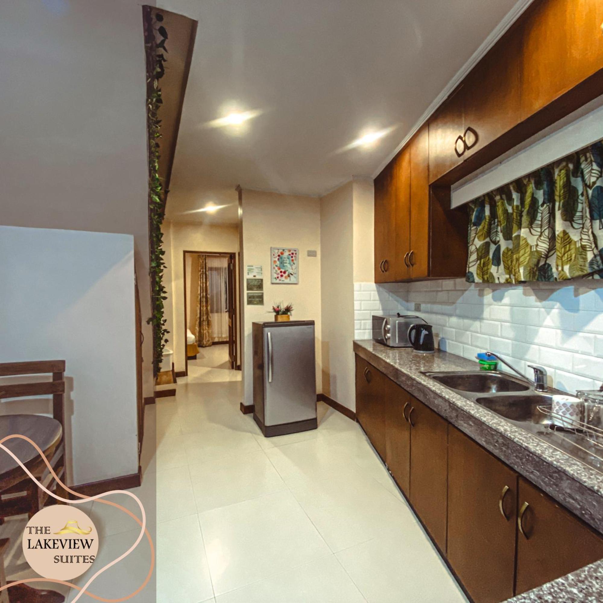 The Lakeview Suites Тагайтай Экстерьер фото