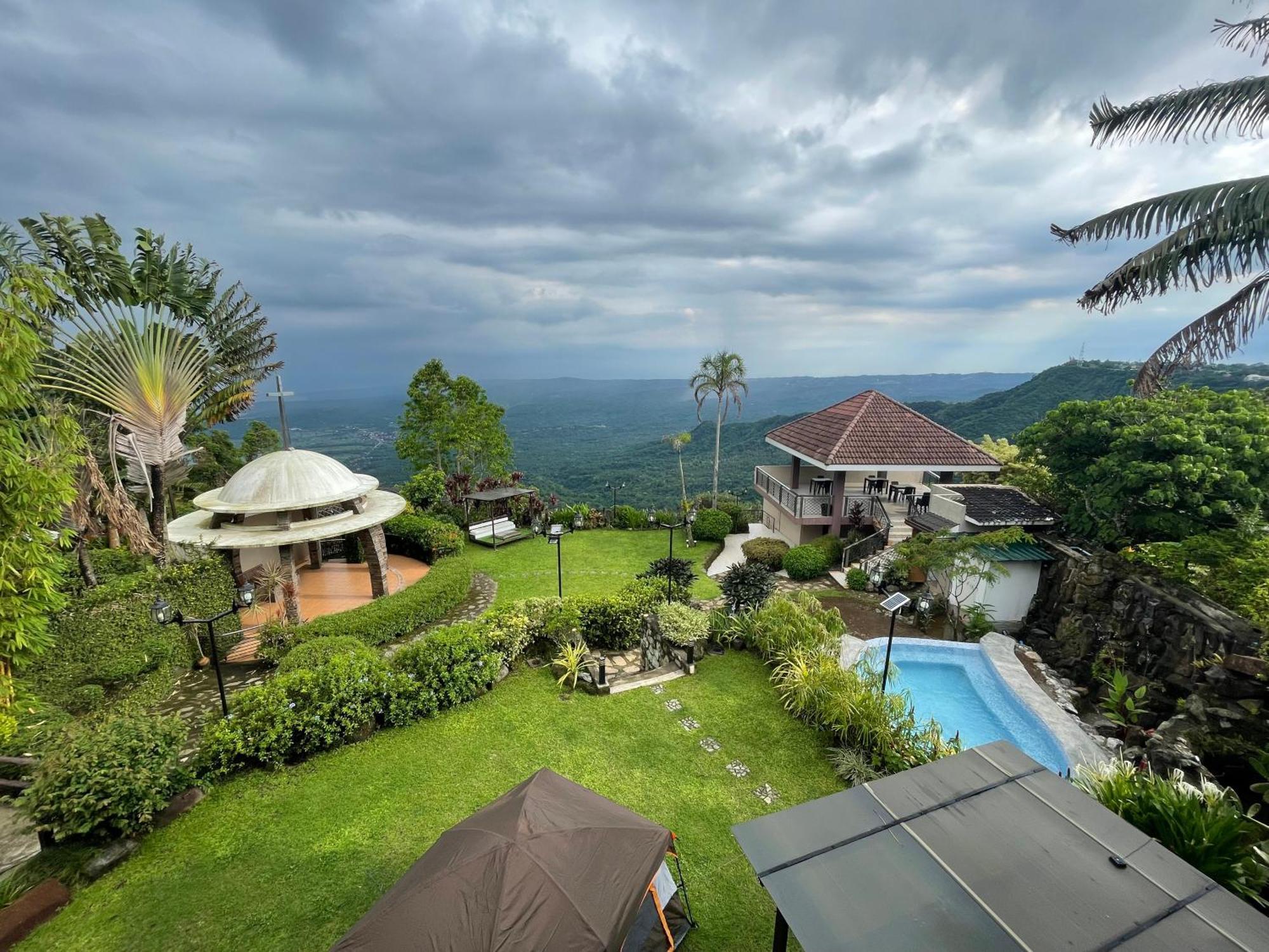 The Lakeview Suites Тагайтай Экстерьер фото
