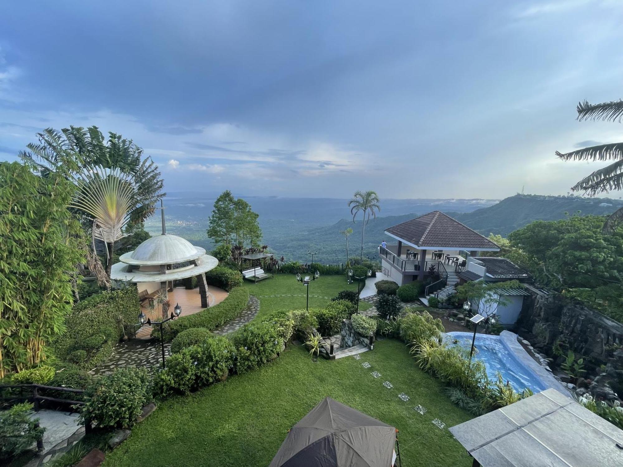 The Lakeview Suites Тагайтай Экстерьер фото