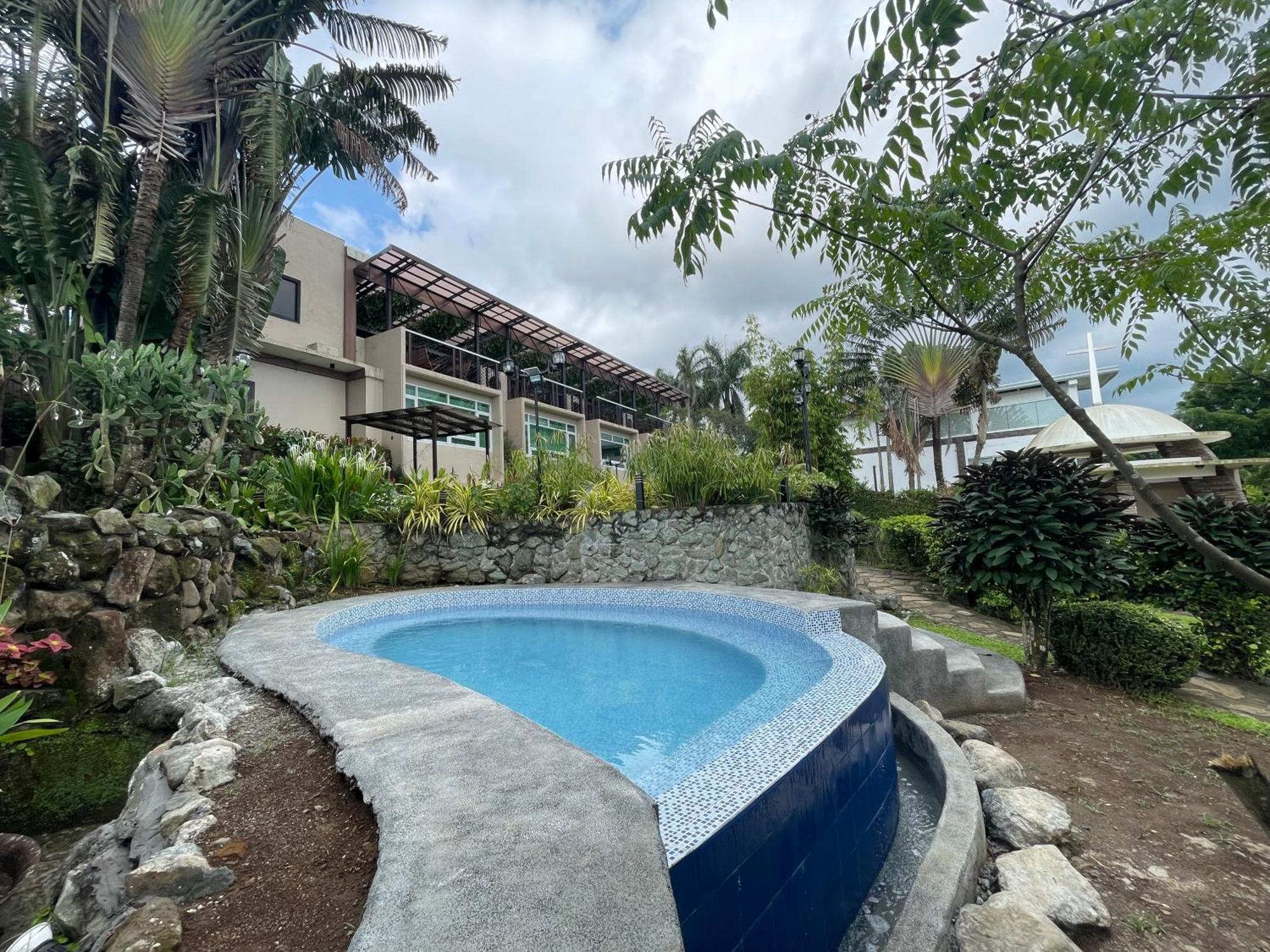 The Lakeview Suites Тагайтай Экстерьер фото