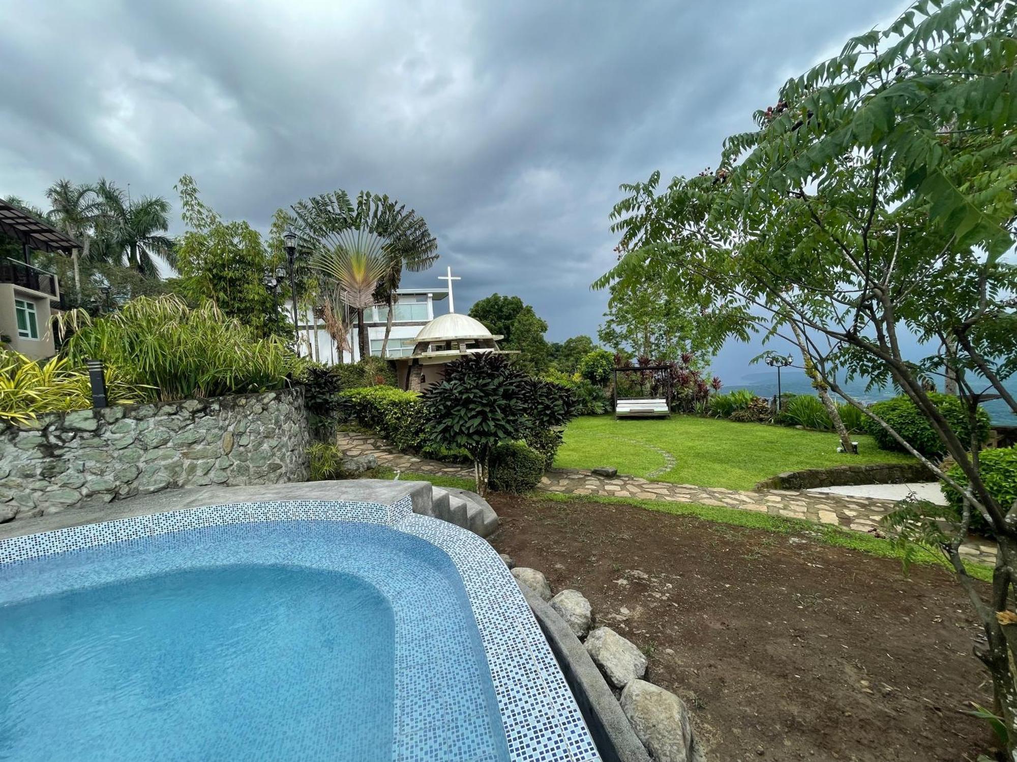The Lakeview Suites Тагайтай Экстерьер фото